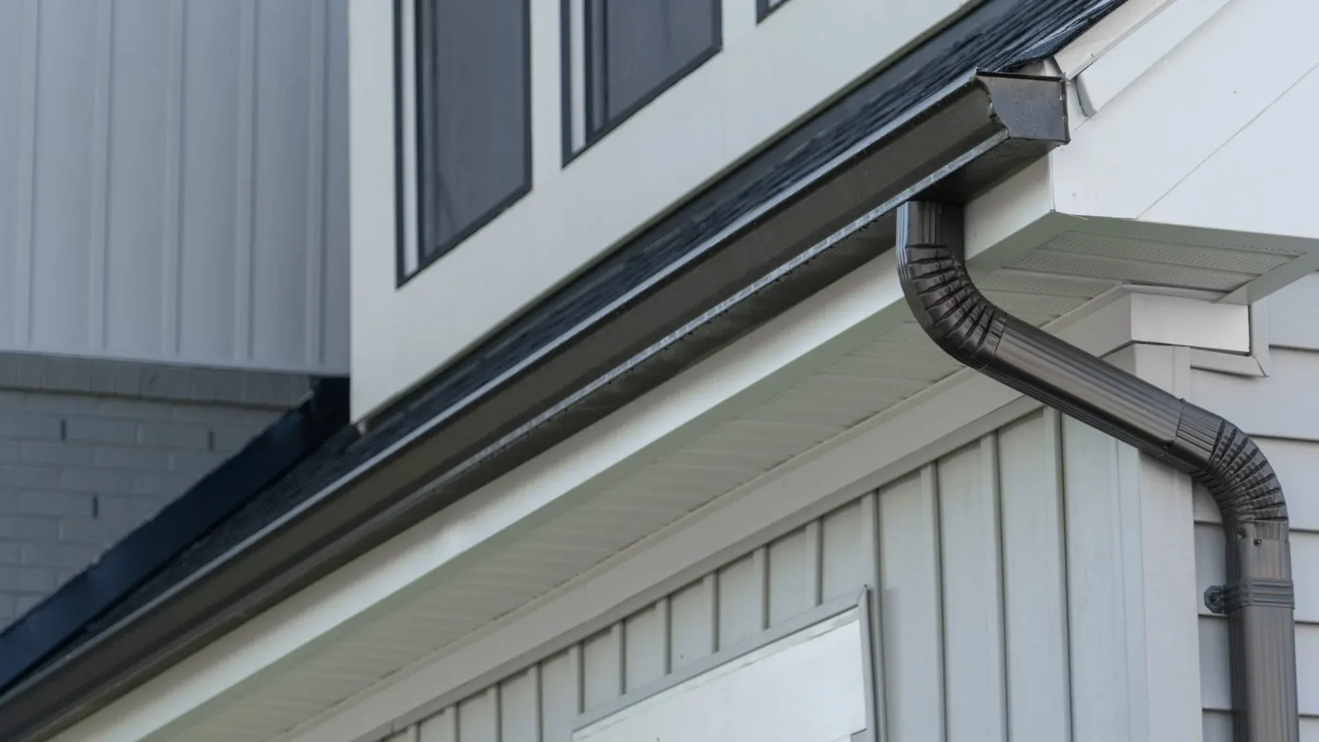 best-seamless-gutters-muncie-in-clemens-home-solutions-scaled-1