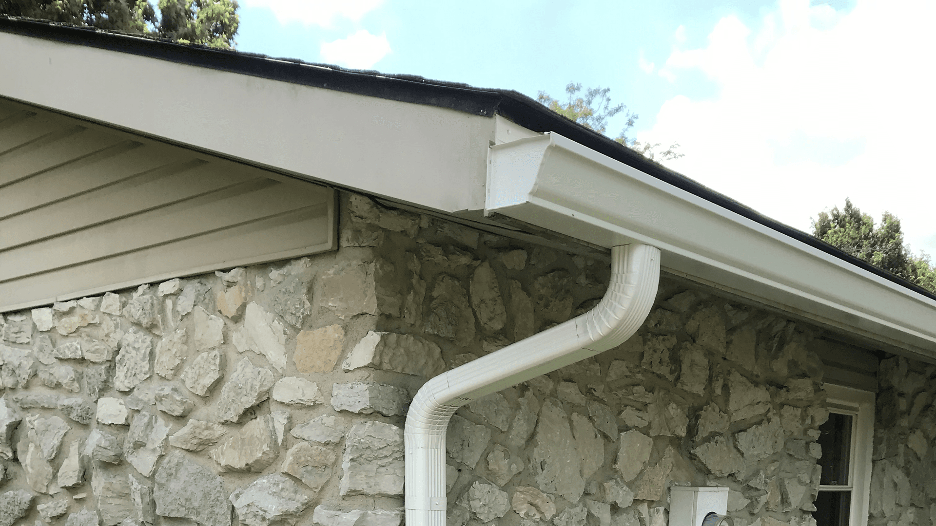 efficient-gutters-and-gutter-protection-mccordsville-in-clemens-home-solutions.png